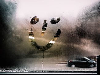 A Smile Happy Pane Window Para