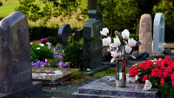 Graves Cemetery Grabschmuck 