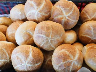 Roll Kaiser Roll Crispy Breakfast