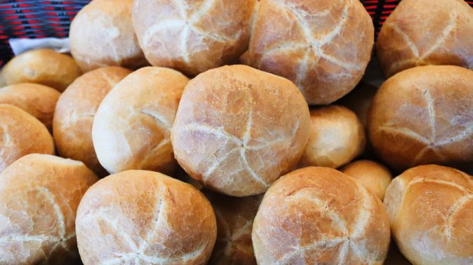 Roll Kaiser Roll Crispy Breakfast 