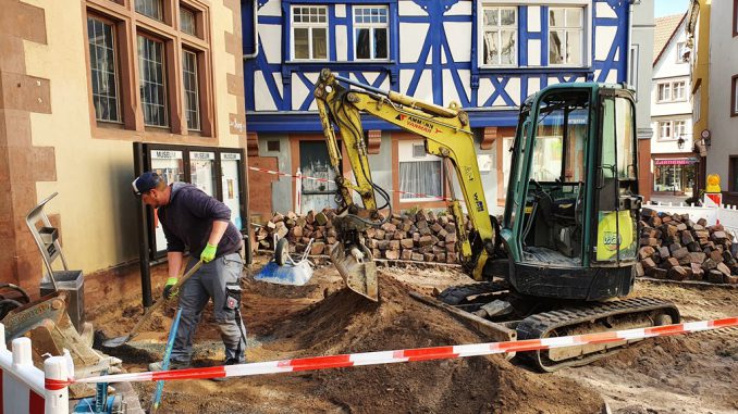 Stadtverwaltung-Wertheim-Pflaster-am-Grafschaftsmuseum-wird-repariert.jpg