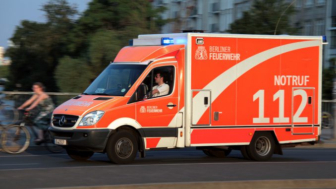 Ambulance Fast Emergency Quick Help  - wal_172619 / Pixabay