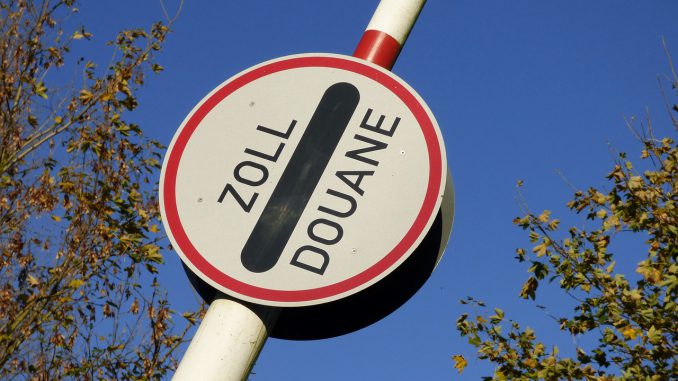 Border Barrier Gates Customs Zoll  - YvonneHuijbens / Pixabay