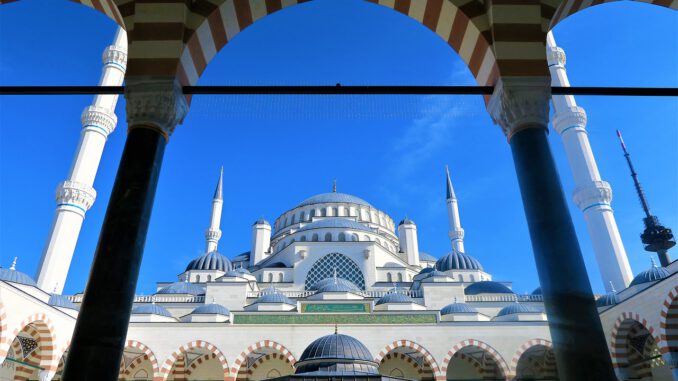 Cami Minaret Islam Architecture  - Konevi / Pixabay