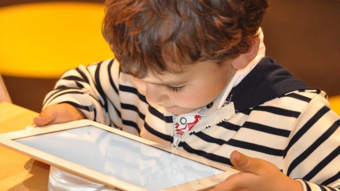 Child Tablet Technology Computer Child Tablet Technology Computer - NadineDoerle / Pixabay