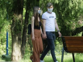 Couple Young People The Masks  - MirceaIancu / Pixabay
