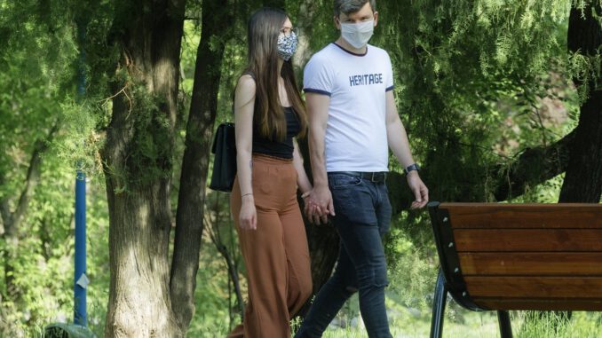 Couple Young People The Masks  - MirceaIancu / Pixabay
