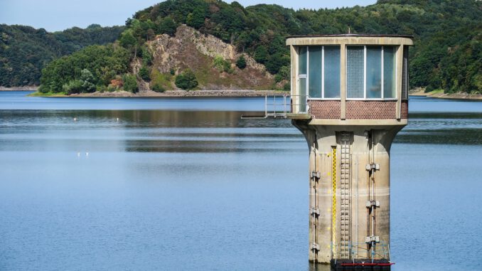 Dam Reservoir Water Withdrawal Tower  - Didgeman / Pixabay