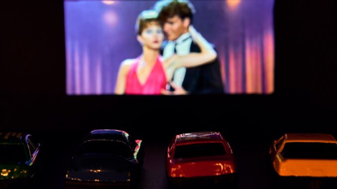 Drive In Theater Film Presentation  - distelAPPArath / Pixabay