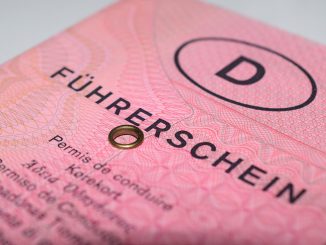 Driver S License Driving Licence  - Mondisso / Pixabay