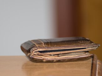 Money Wallet Brown Leather Save  - Arcaion / Pixabay