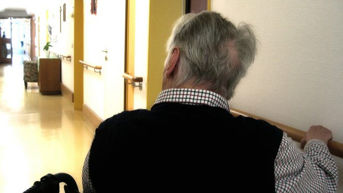 Old Age Dementia Alzheimer S  - geralt / Pixabay