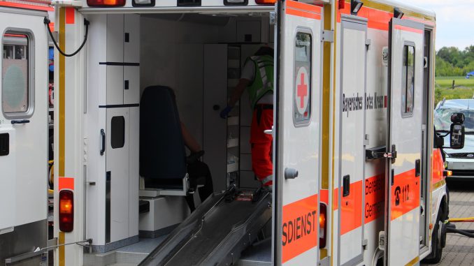 Rescue Emergency Medical Services  - DerManuW / Pixabay