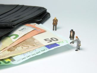 Tax Office Fine Miniature Figures  - wir_sind_klein / Pixabay