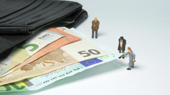 Tax Office Fine Miniature Figures Tax Office Fine Miniature Figures - wir_sind_klein / Pixabay