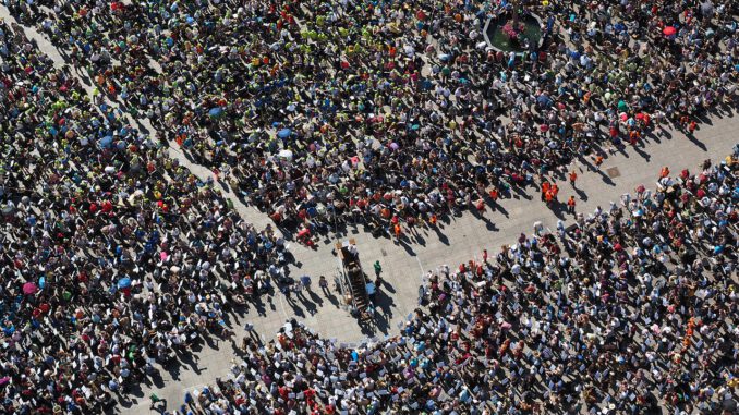 Cathedral Square Ulm Human Crowds  - Hans / Pixabay