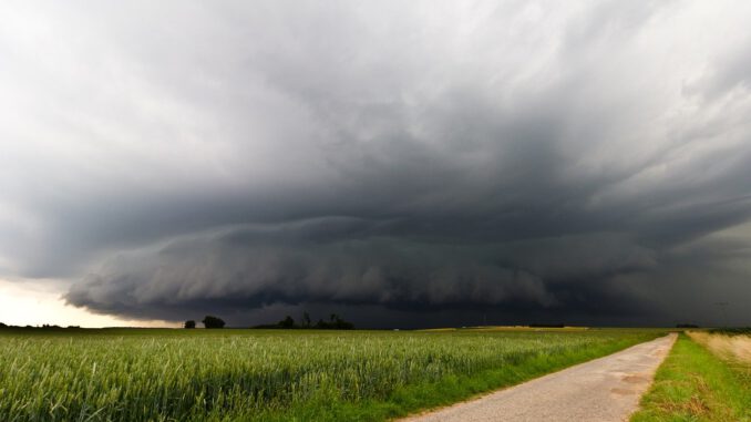 Cumulonimbus Storm Hunting  - SturmjaegerTobi / Pixabay