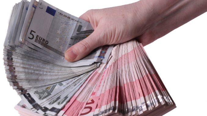 Hand One Money Euro Eur Hand One Money Euro Eur - jc_cards / Pixabay