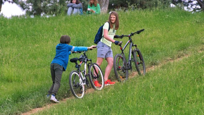 People Kids Bicycle Nature Park  - MirceaIancu / Pixabay