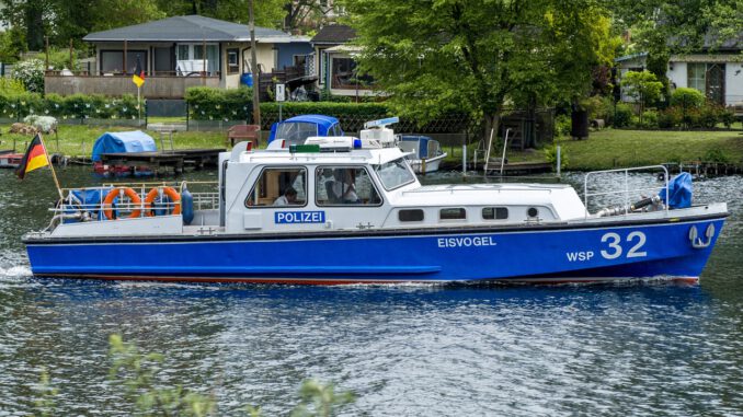 Police Police Boat Spree Berlin  - ThomasWolter / Pixabay