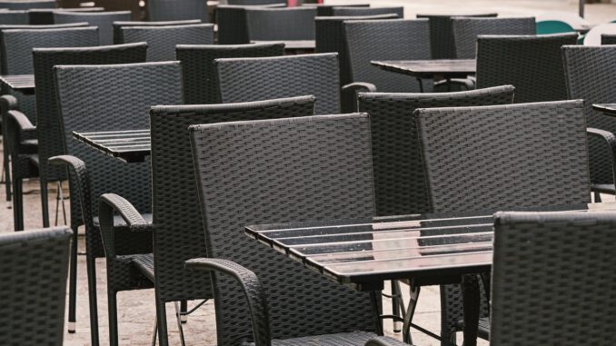 Table Chair Gastronomy Out Eat  - NickyPe / Pixabay
