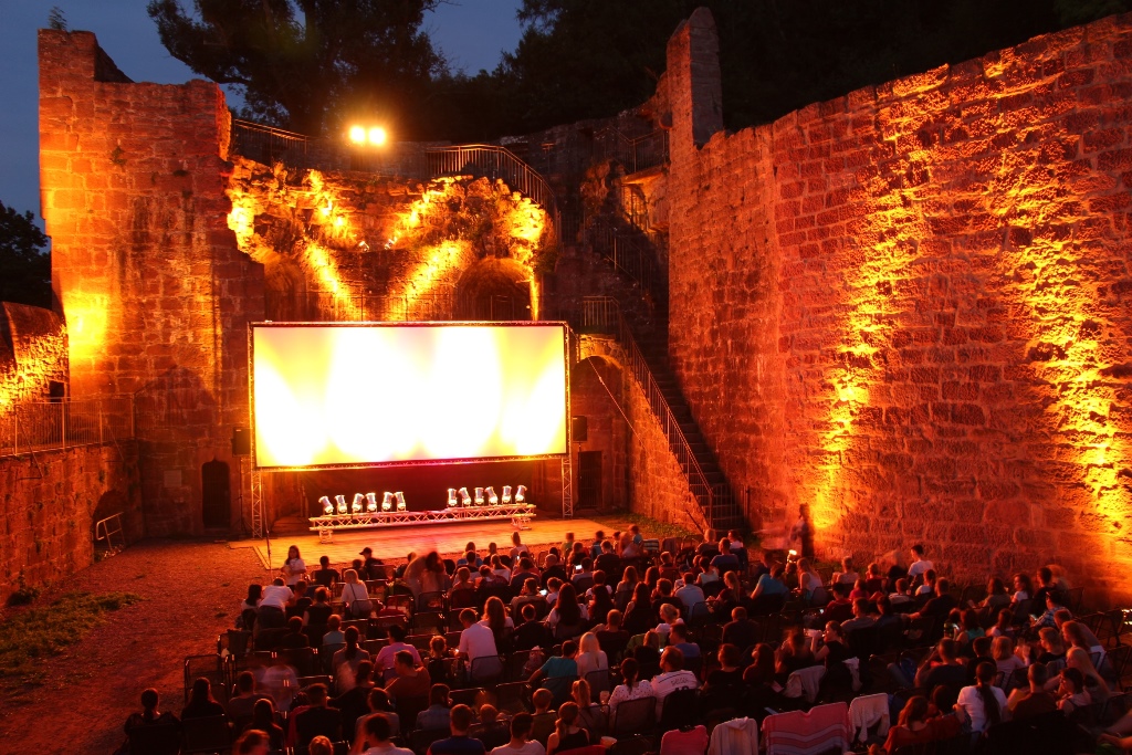 Stadtverwaltung-Wertheim-Open-Air-Kino-auf-der-Wertheimer-Burg.jpg