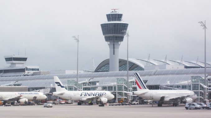 Airport Aviation Safety  - stux / Pixabay