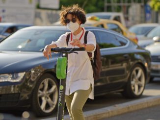 Boy Electric Scooter Mask Young - MirceaIancu_CandidShots / Pixabay