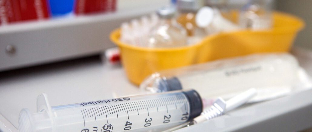 Injection Medical Syringe Vaccine  - AhmadArdity / Pixabay