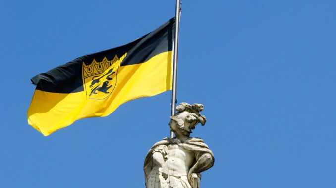 Flag Baden W%C%BCrttemberg Statue  - USA-Reiseblogger / Pixabay