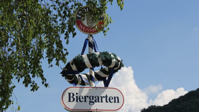 Sky Nature Beer Garden Blue Clouds  - wolfganggerth / Pixabay