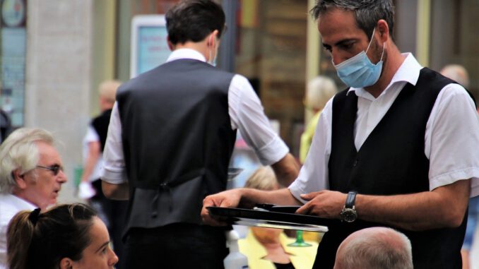 Waiter Cafe Mask Covid   - pasja1000 / Pixabay