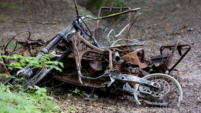 Motorcycle Abandoned Waste Litter  - TheOtherKev / Pixabay