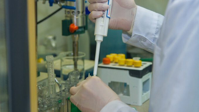 Science Scientist Laboratory  - trank / Pixabay