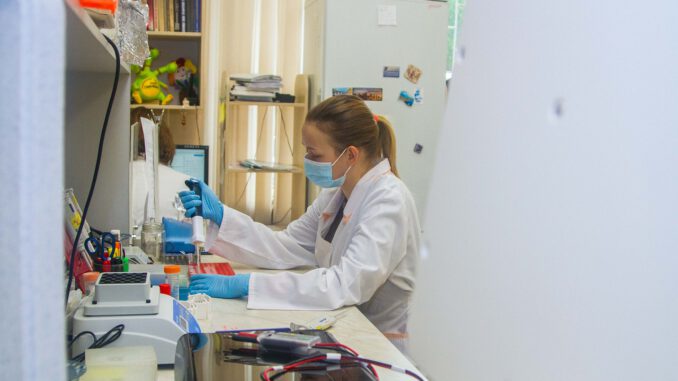 Science Scientist Laboratory  - trank / Pixabay