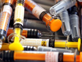 Syringes Injections Needle Medicine  - alfcermed / Pixabay