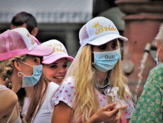 Teens Mask Covid  Conversation  - pasja1000 / Pixabay