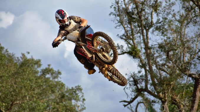 Airborne Whip Ramp Jump Nature Airborne Whip Ramp Jump Nature - RonaldPlett / Pixabay