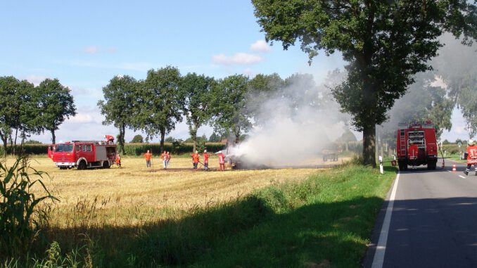 Fire Straw Bales Brand  - Beeki / Pixabay