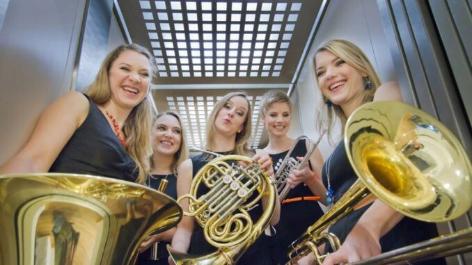 Es wird musikalisch mit den "Brassessoires" - Benefizkonzert und Kindermusiktheater im Kloster