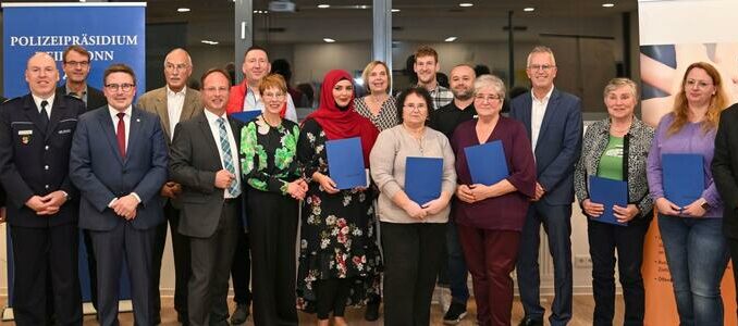 Zwölf Frauen und Männer mit Zivilcouragepreis geehrt