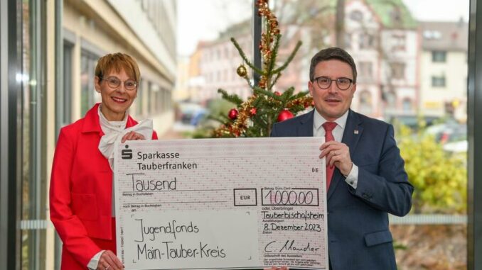 Landrat Schauder spendet eingesparte Kosten an Jugendfonds Main-Tauber