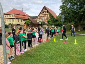 Sportlicher Schwung in der Schule im Schloss Unterschüpf