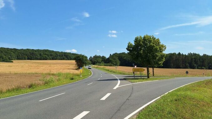 Decke der K 2824 in Richtung Böttigheim wird saniert / Main-Tauber-Kreis
