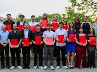 Wirtschaftsschule der Kaufmännischen Schule Bad Mergentheim verabschiedet 15 Absolventen / Main-Tauber-Kreis