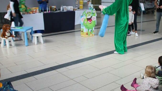 Tag der Zahngesundheit - Zahnputzkrokodil zu Gast im Caritas-Krankenhaus Bad Mergentheim