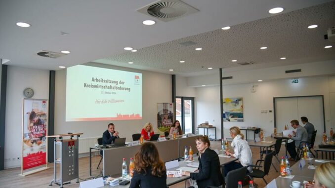 Nachwuchs- und Fachkräftegewinnung als Eckpfeiler - Wirtschaftsförderung informiert über Handlungsfelder