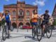 Radfahrer auf dem Marktplatz Tauberbischofsheim: Das "Liebliche Taubertal" präsentiert sich auf der Reisemesse CMT in Stuttgart als attraktives Reiseziel.