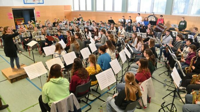 Neuer Rekord beim Kreisjugendblasorchester - 100 Musiker sind Teil der achten Auflage / Main-Tauber-Kreis
