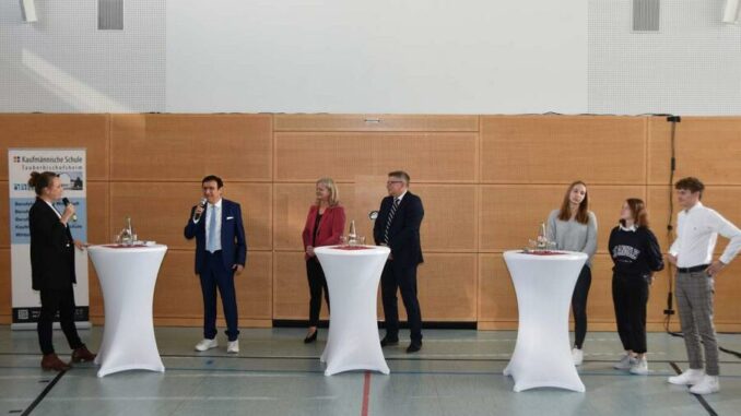 Kaufmännische Schule Tauberbischofsheim feiert 100-jähriges Bestehen